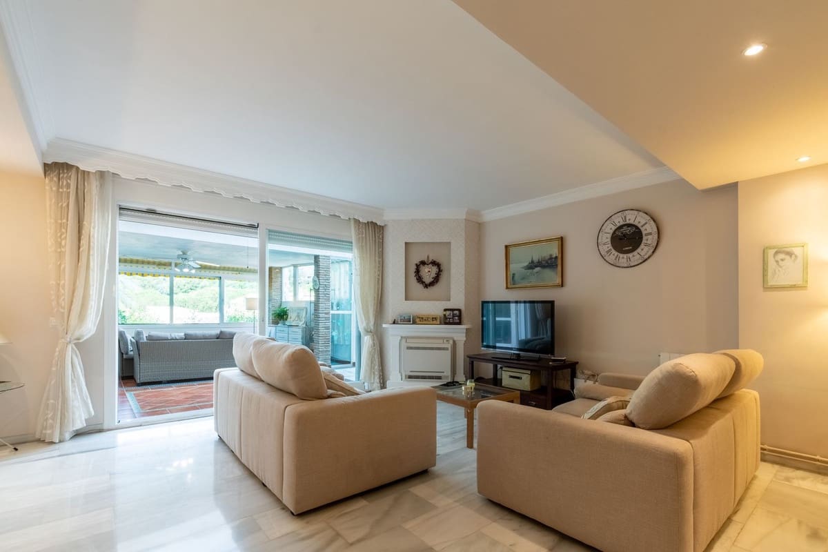 3 makuuhuone Omakotitalo myytävänä paikassa Marbella mukana uima-altaan 
autotalli - 690 000 € (Ref: 9162692)