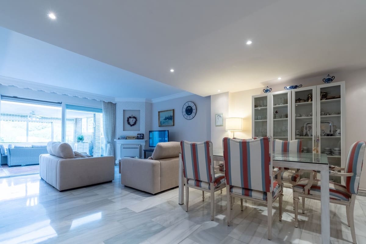 3 makuuhuone Omakotitalo myytävänä paikassa Marbella mukana uima-altaan 
autotalli - 690 000 € (Ref: 9162692)