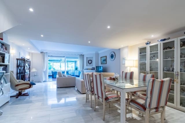 3 makuuhuone Omakotitalo myytävänä paikassa Marbella mukana uima-altaan 
autotalli - 690 000 € (Ref: 9162692)