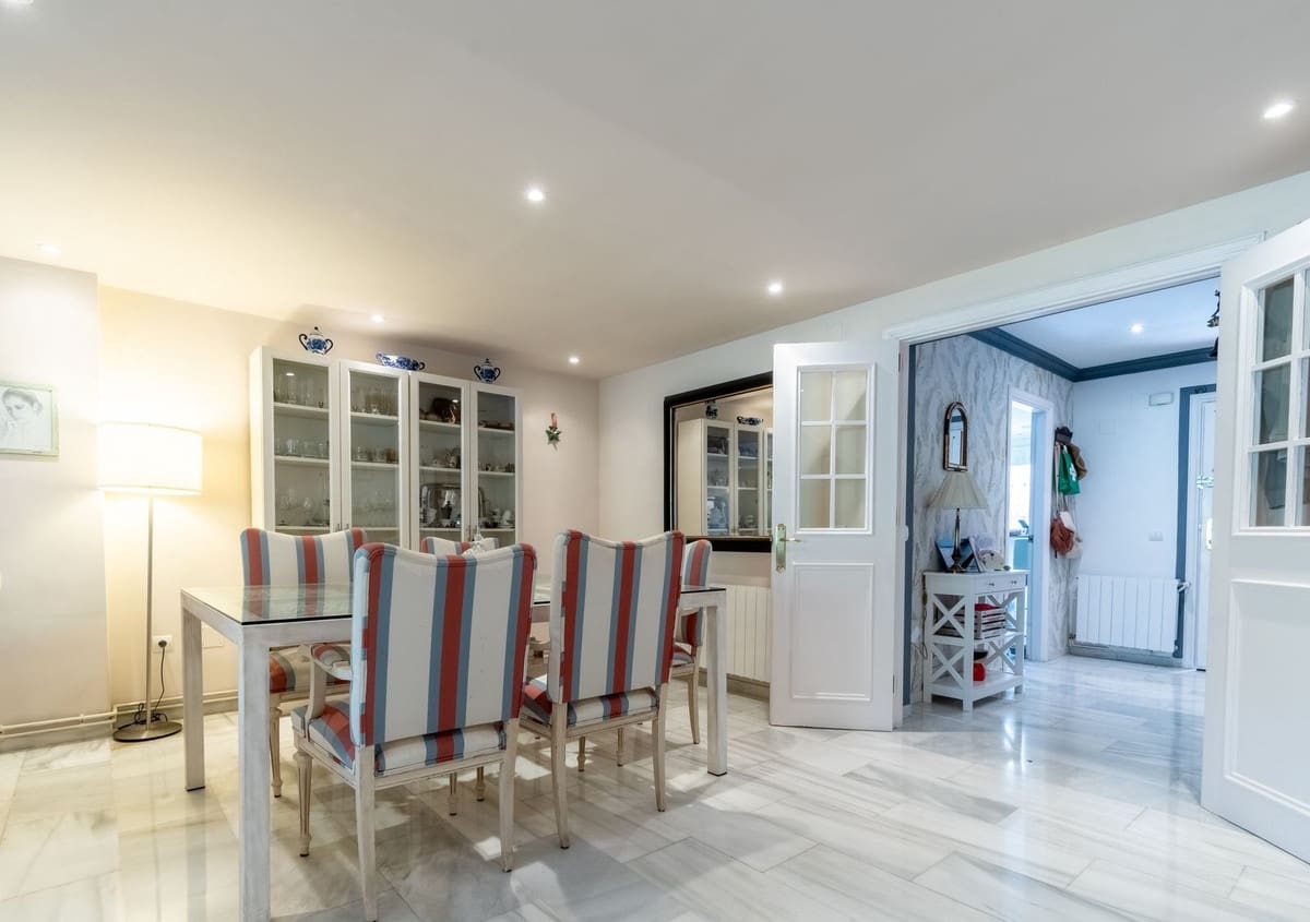 3 makuuhuone Omakotitalo myytävänä paikassa Marbella mukana uima-altaan 
autotalli - 690 000 € (Ref: 9162692)