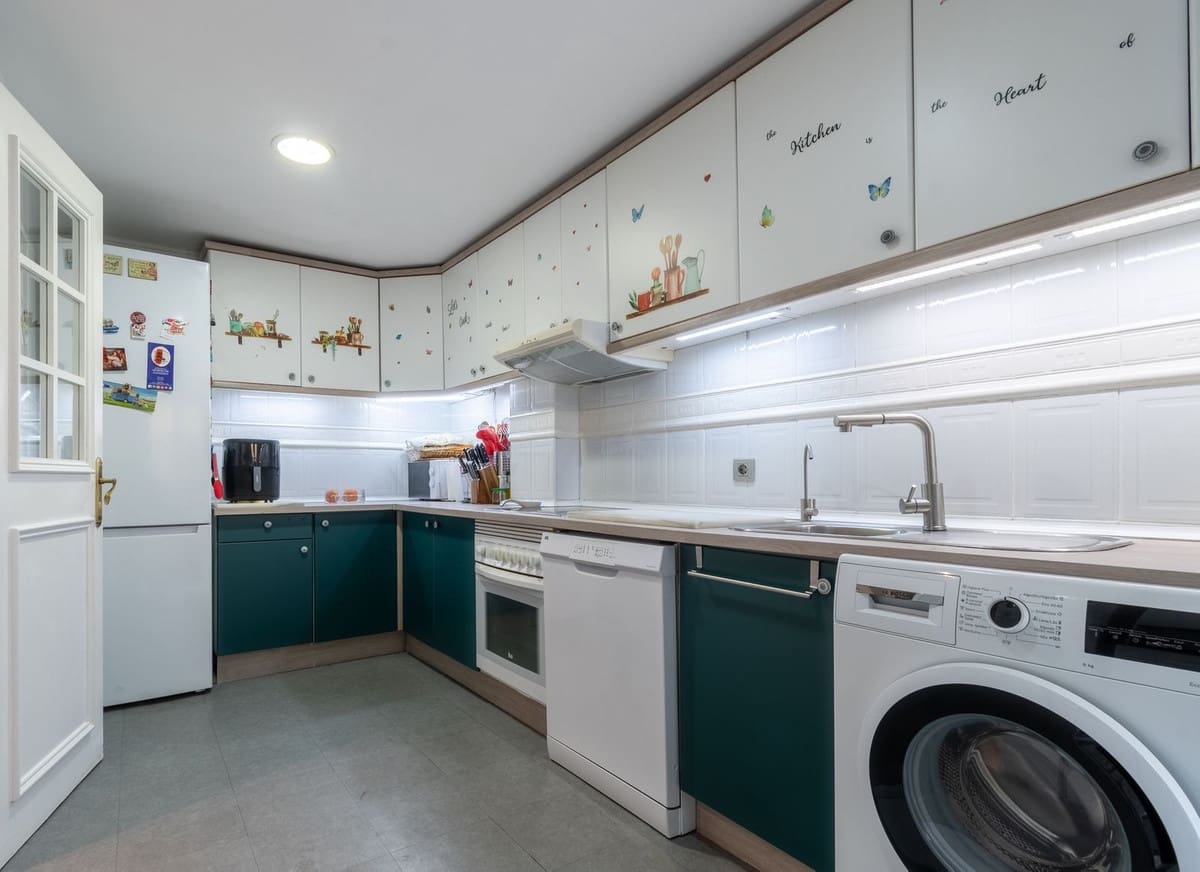 3 makuuhuone Omakotitalo myytävänä paikassa Marbella mukana uima-altaan 
autotalli - 690 000 € (Ref: 9162692)