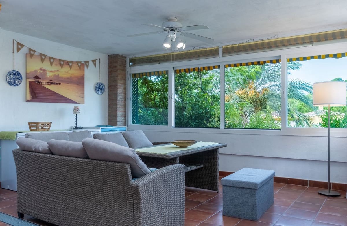 3 makuuhuone Omakotitalo myytävänä paikassa Marbella mukana uima-altaan 
autotalli - 690 000 € (Ref: 9162692)