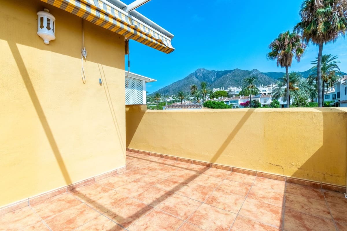 3 makuuhuone Omakotitalo myytävänä paikassa Marbella mukana uima-altaan 
autotalli - 690 000 € (Ref: 9162692)