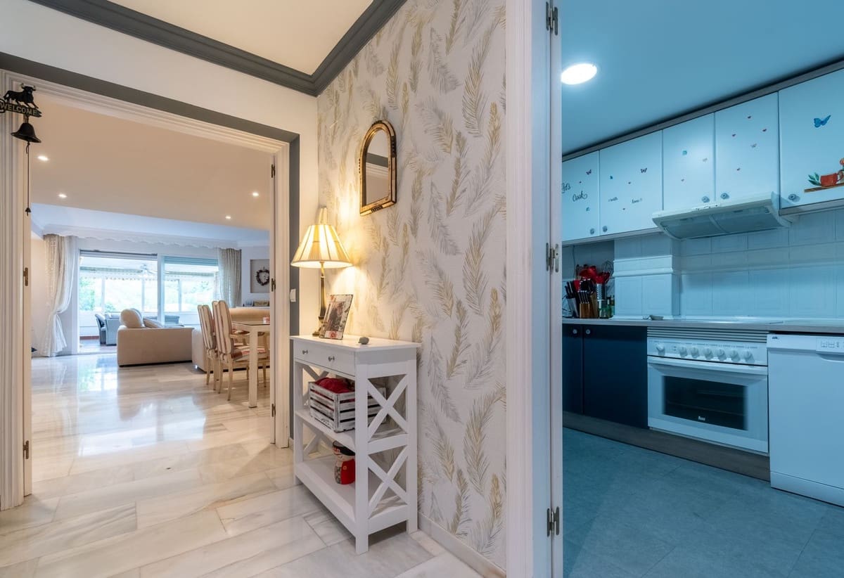 3 makuuhuone Omakotitalo myytävänä paikassa Marbella mukana uima-altaan 
autotalli - 690 000 € (Ref: 9162692)