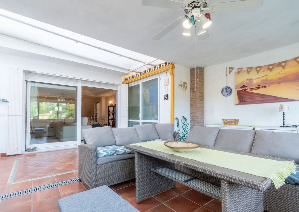 3 makuuhuone Omakotitalo myytävänä paikassa Marbella mukana uima-altaan 
autotalli - 690 000 € (Ref: 9162692)