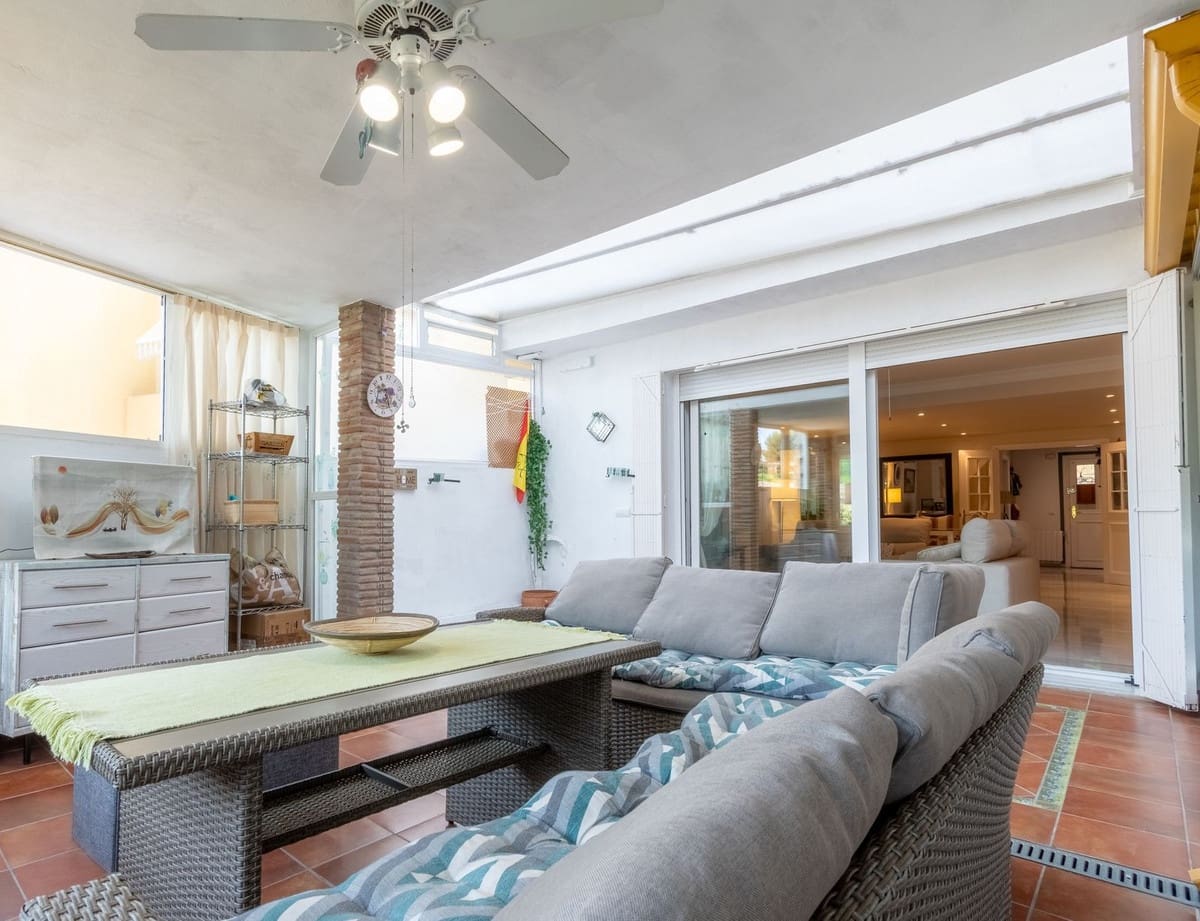 3 makuuhuone Omakotitalo myytävänä paikassa Marbella mukana uima-altaan 
autotalli - 690 000 € (Ref: 9162692)