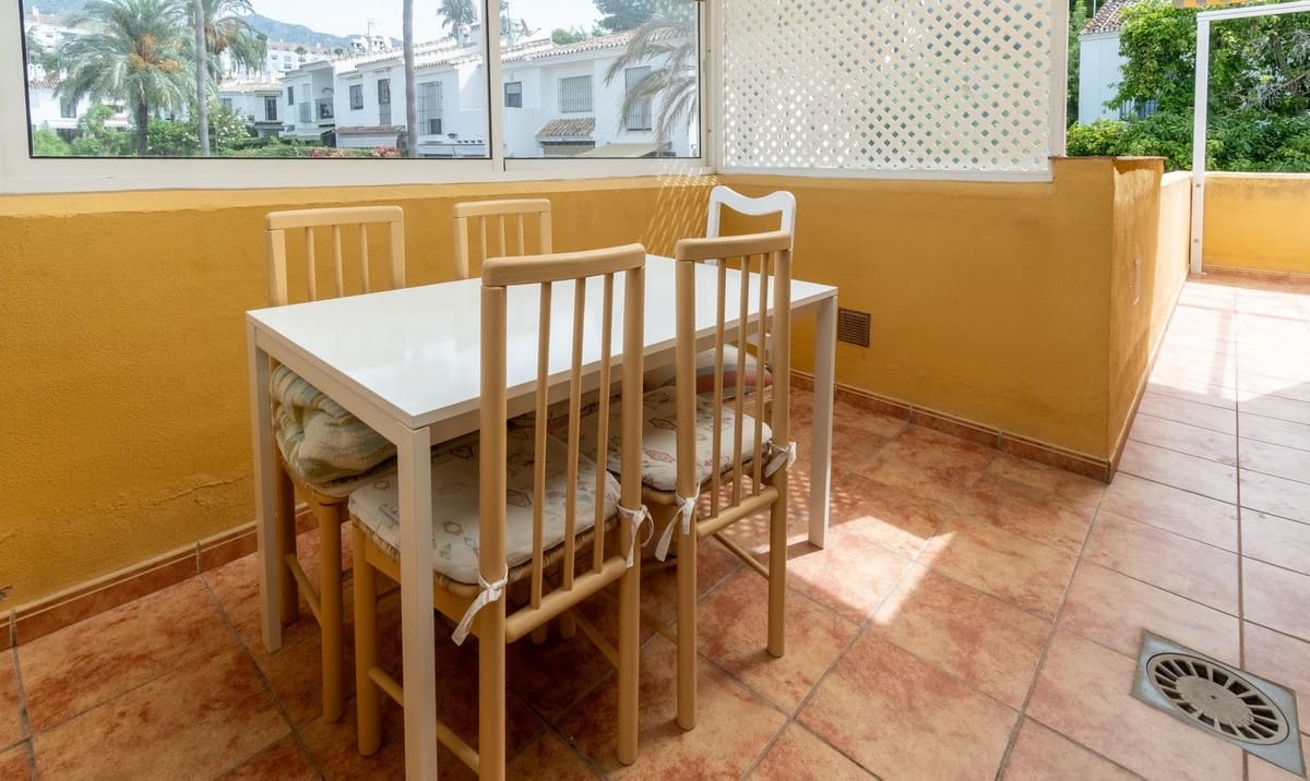 3 makuuhuone Omakotitalo myytävänä paikassa Marbella mukana uima-altaan 
autotalli - 690 000 € (Ref: 9162692)