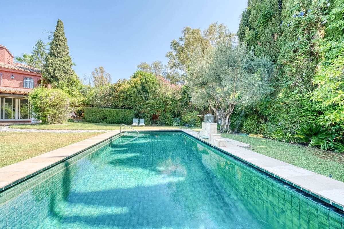 6 soveværelse Villa til leje i Nueva Andalucia med swimmingpool garage - € 9.000 (Ref: 9163310)