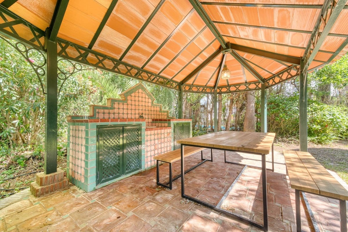 6 soveværelse Villa til leje i Nueva Andalucia med swimmingpool garage - € 9.000 (Ref: 9163310)