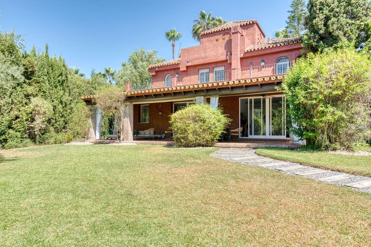 6 soveværelse Villa til leje i Nueva Andalucia med swimmingpool garage - € 9.000 (Ref: 9163310)