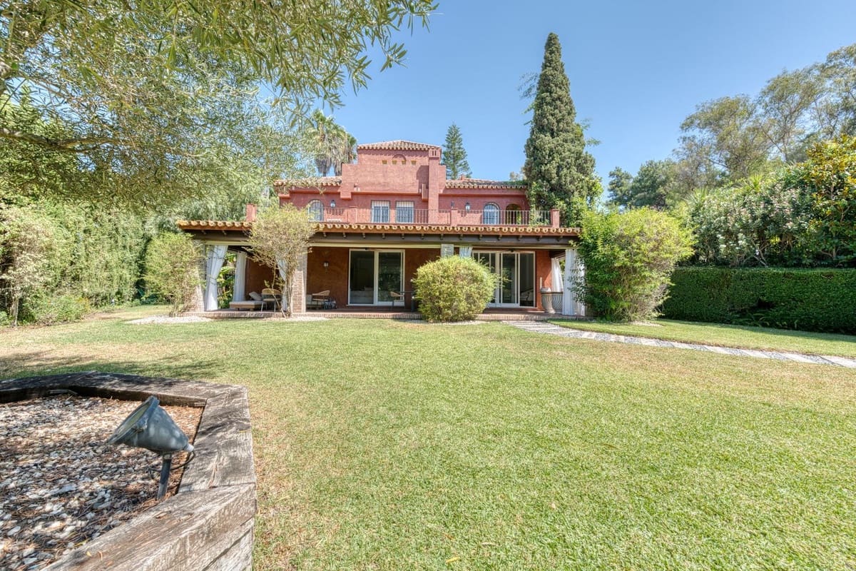 6 soveværelse Villa til leje i Nueva Andalucia med swimmingpool garage - € 9.000 (Ref: 9163310)