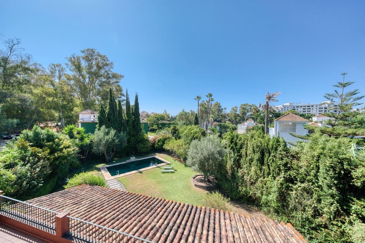 6 soveværelse Villa til leje i Nueva Andalucia med swimmingpool garage - € 9.000 (Ref: 9163310)