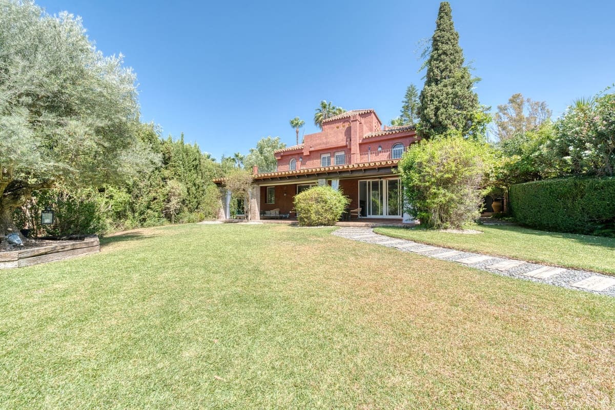 6 bedroom Villa for rent in Nueva Andalucia with pool garage - € 9,000 (Ref: 9163310)