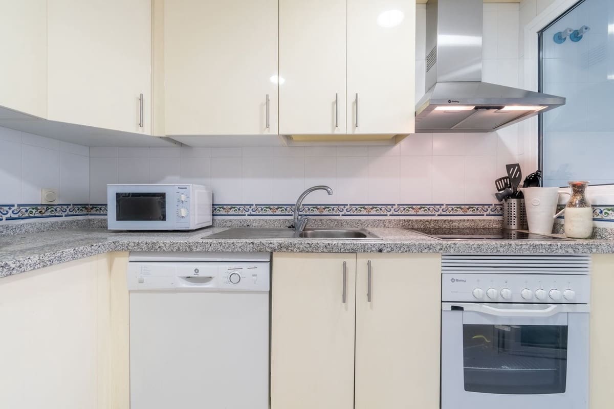 2 soveværelse Lejlighed til salg i La Duquesa / Puerto de la Duquesa med swimmingpool garage - € 250.000 (Ref: 9168260)