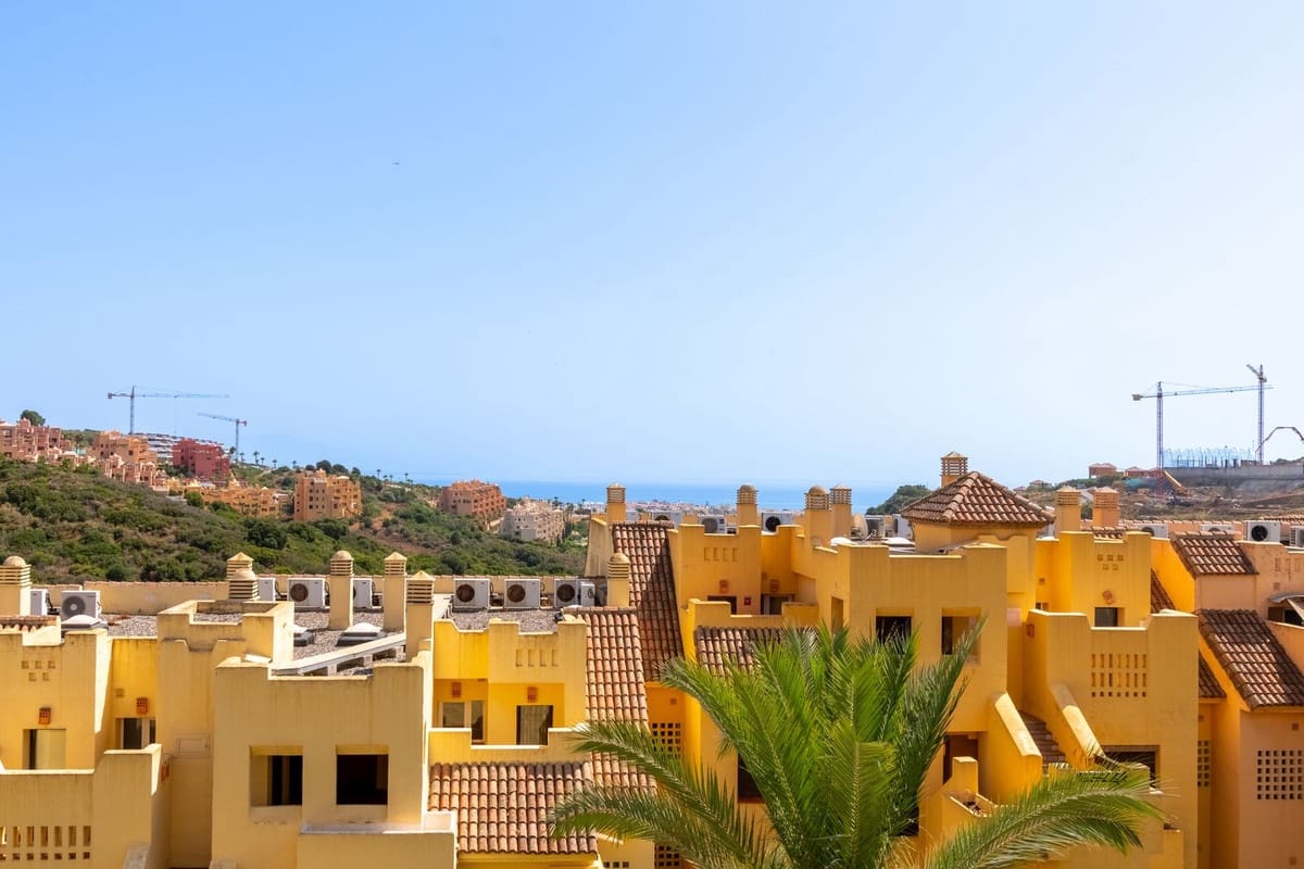 2 soveværelse Lejlighed til salg i La Duquesa / Puerto de la Duquesa med swimmingpool garage - € 250.000 (Ref: 9168260)