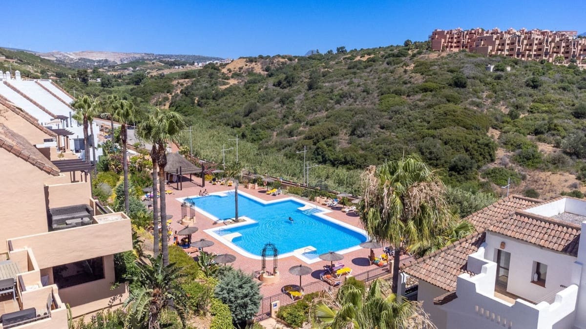 2 soveværelse Lejlighed til salg i La Duquesa / Puerto de la Duquesa med swimmingpool garage - € 250.000 (Ref: 9168260)