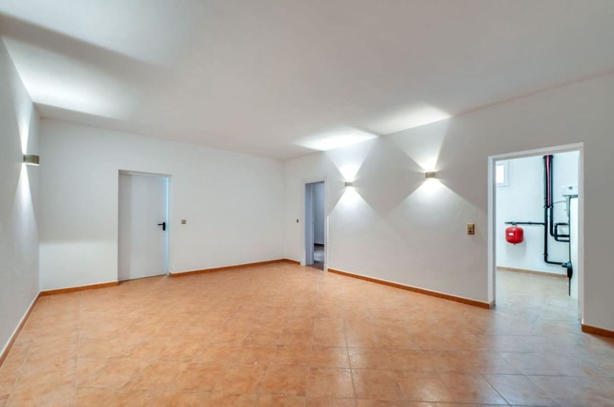 4 bedroom Villa for sale in Marbella with pool garage - € 1,990,000 (Ref: 9172345)