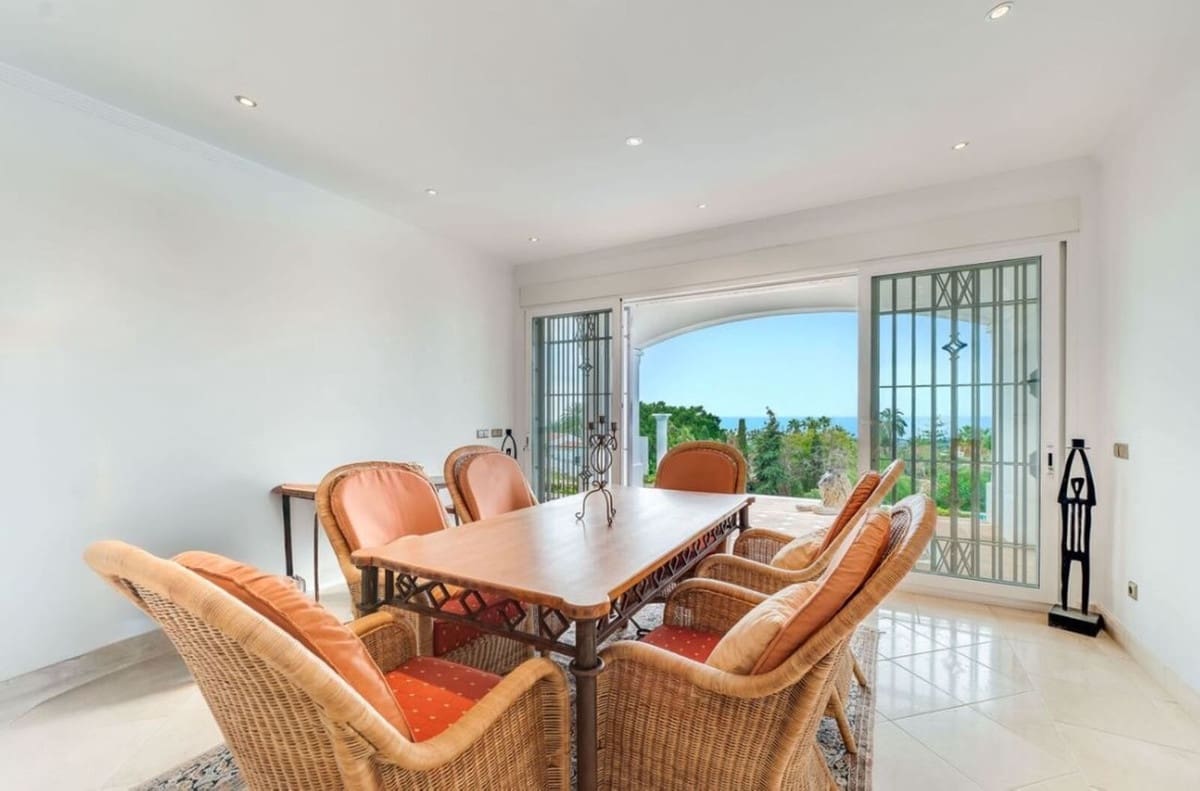 4 bedroom Villa for sale in Marbella with pool garage - € 1,990,000 (Ref: 9172345)