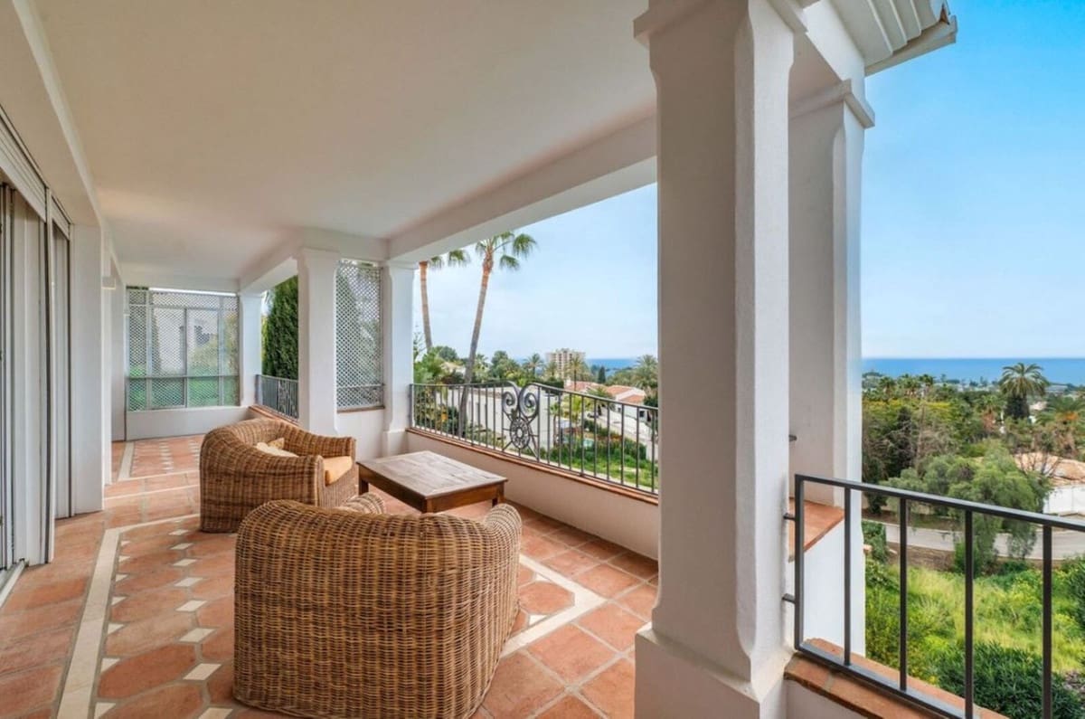 4 bedroom Villa for sale in Marbella with pool garage - € 1,990,000 (Ref: 9172345)