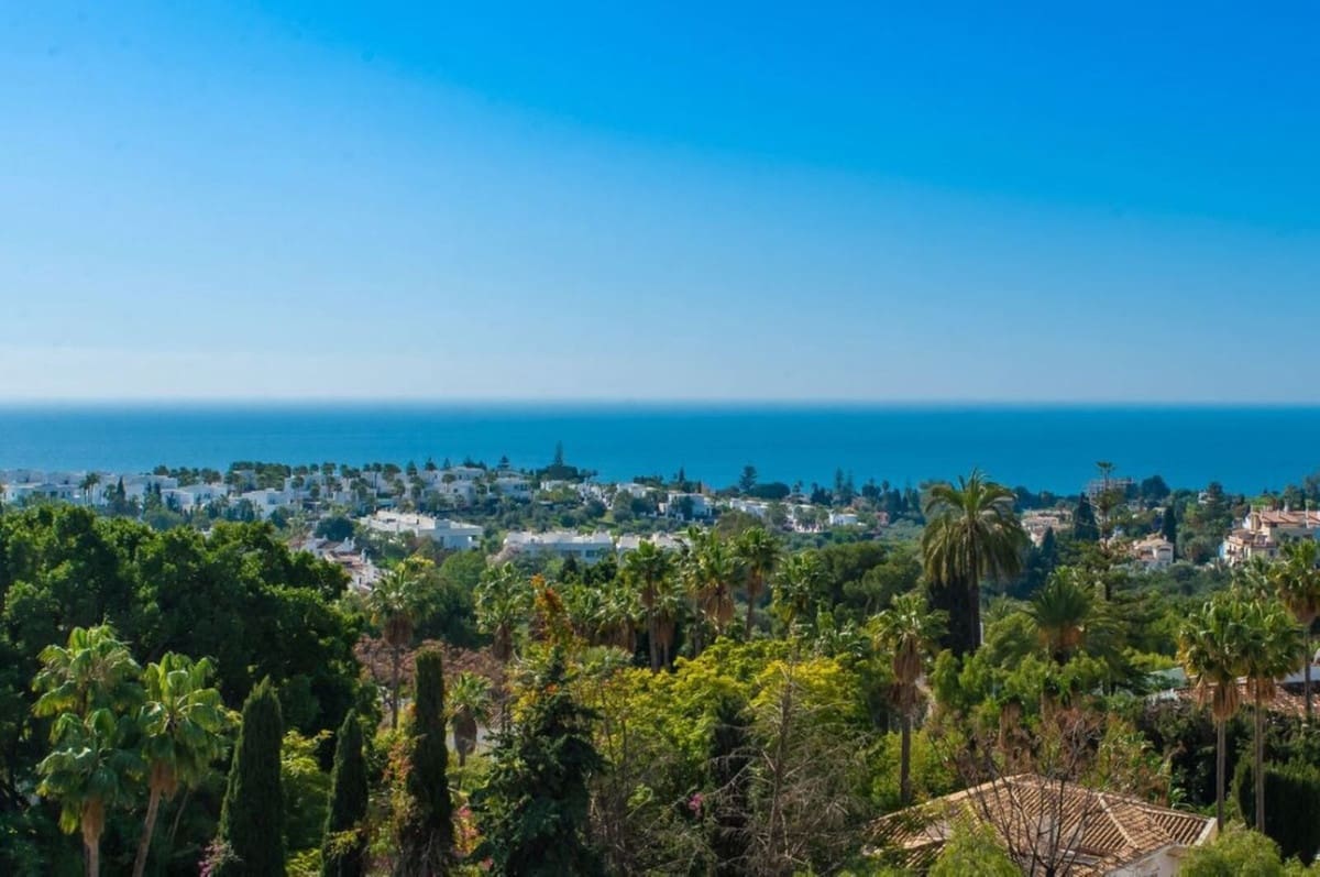 4 bedroom Villa for sale in Marbella with pool garage - € 1,990,000 (Ref: 9172345)