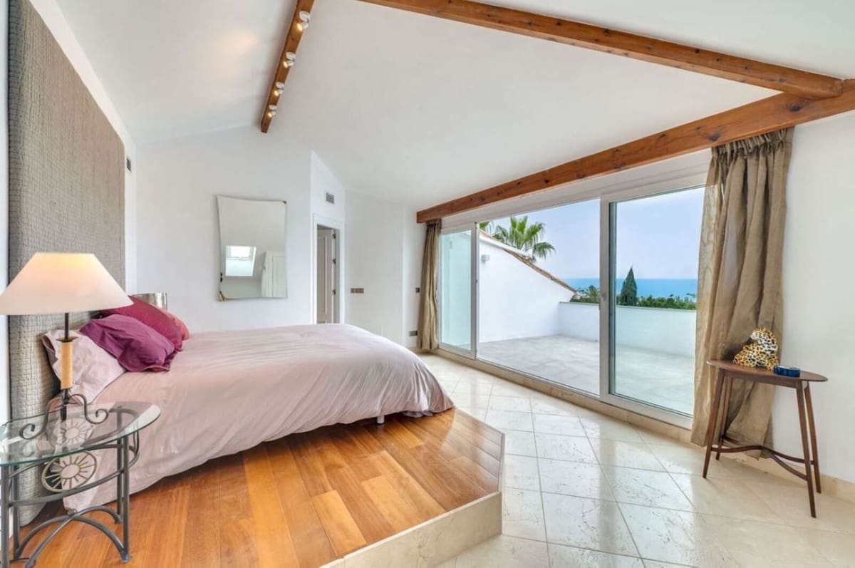 4 bedroom Villa for sale in Marbella with pool garage - € 1,990,000 (Ref: 9172345)