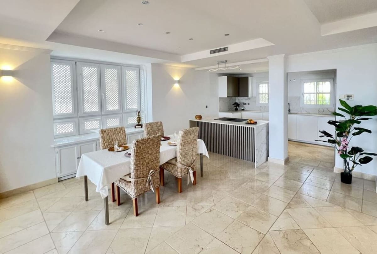 4 bedroom Villa for sale in Marbella with pool garage - € 1,990,000 (Ref: 9172345)