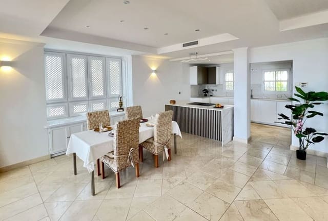 4 bedroom Villa for sale in Marbella with pool garage - € 1,990,000 (Ref: 9172345)