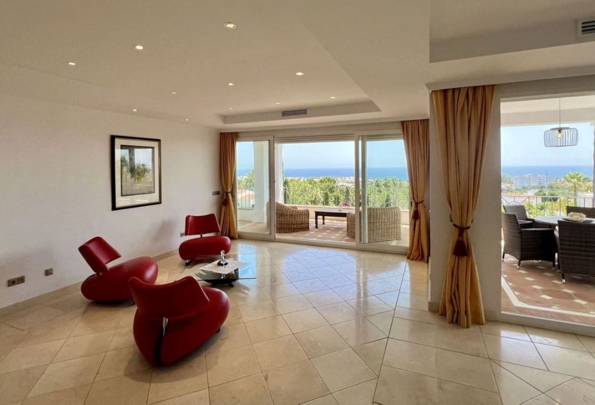 4 bedroom Villa for sale in Marbella with pool garage - € 1,990,000 (Ref: 9172345)