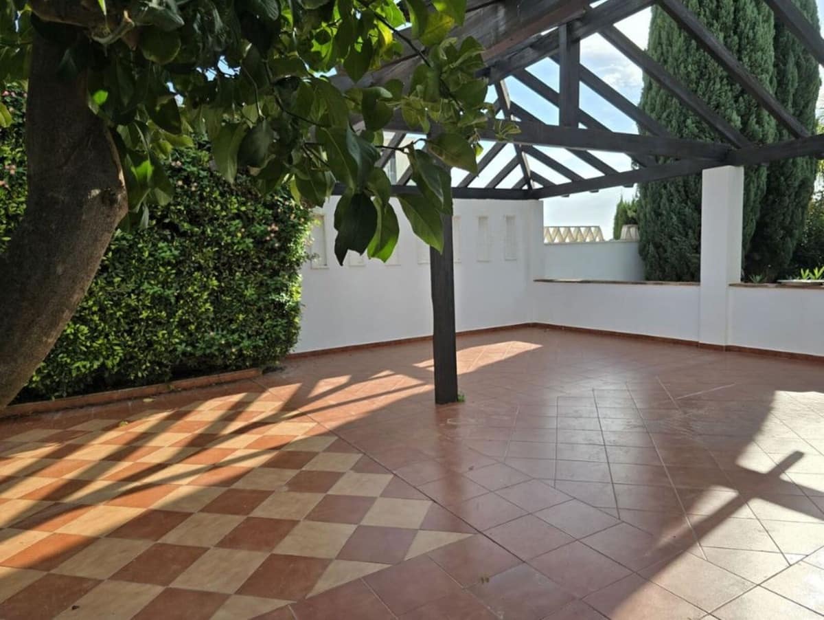 4 bedroom Villa for sale in Marbella with pool garage - € 1,990,000 (Ref: 9172345)