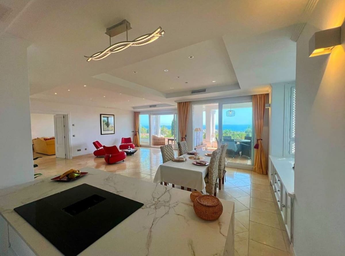4 bedroom Villa for sale in Marbella with pool garage - € 1,990,000 (Ref: 9172345)