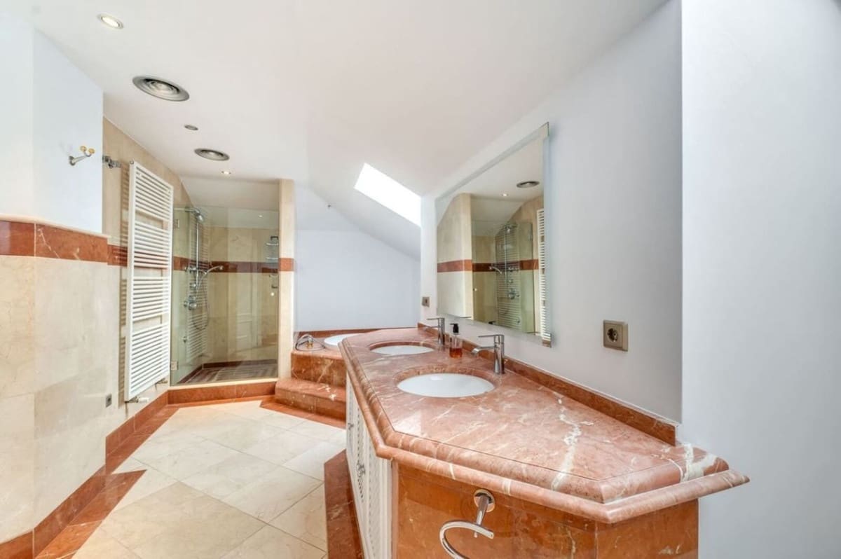 4 soverom Villa til salgs i Marbella med svømmebasseng garasje - € 1 990 000 (Ref: 9172345)