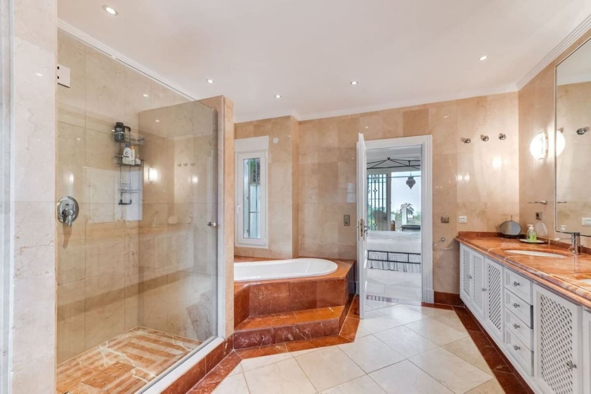 4 soverom Villa til salgs i Marbella med svømmebasseng garasje - € 1 990 000 (Ref: 9172345)