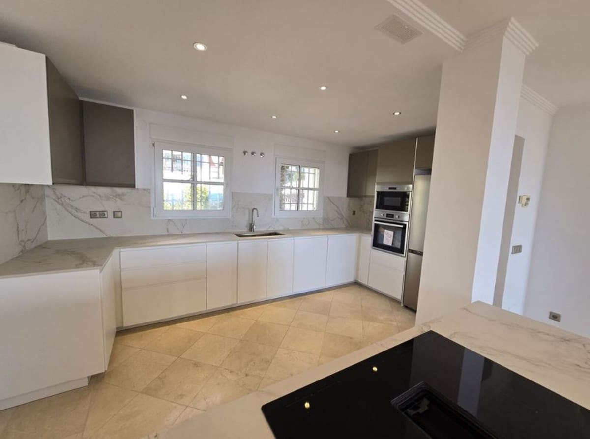 4 soverom Villa til salgs i Marbella med svømmebasseng garasje - € 1 990 000 (Ref: 9172345)