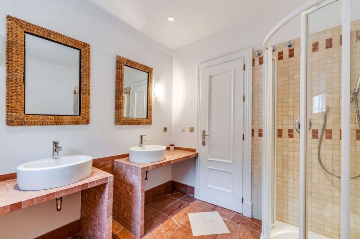 4 soverom Villa til salgs i Marbella med svømmebasseng garasje - € 1 990 000 (Ref: 9172345)