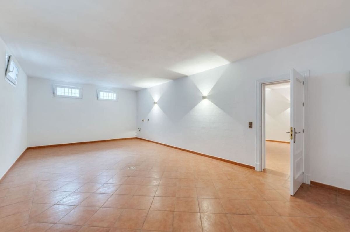 4 soverom Villa til salgs i Marbella med svømmebasseng garasje - € 1 990 000 (Ref: 9172345)