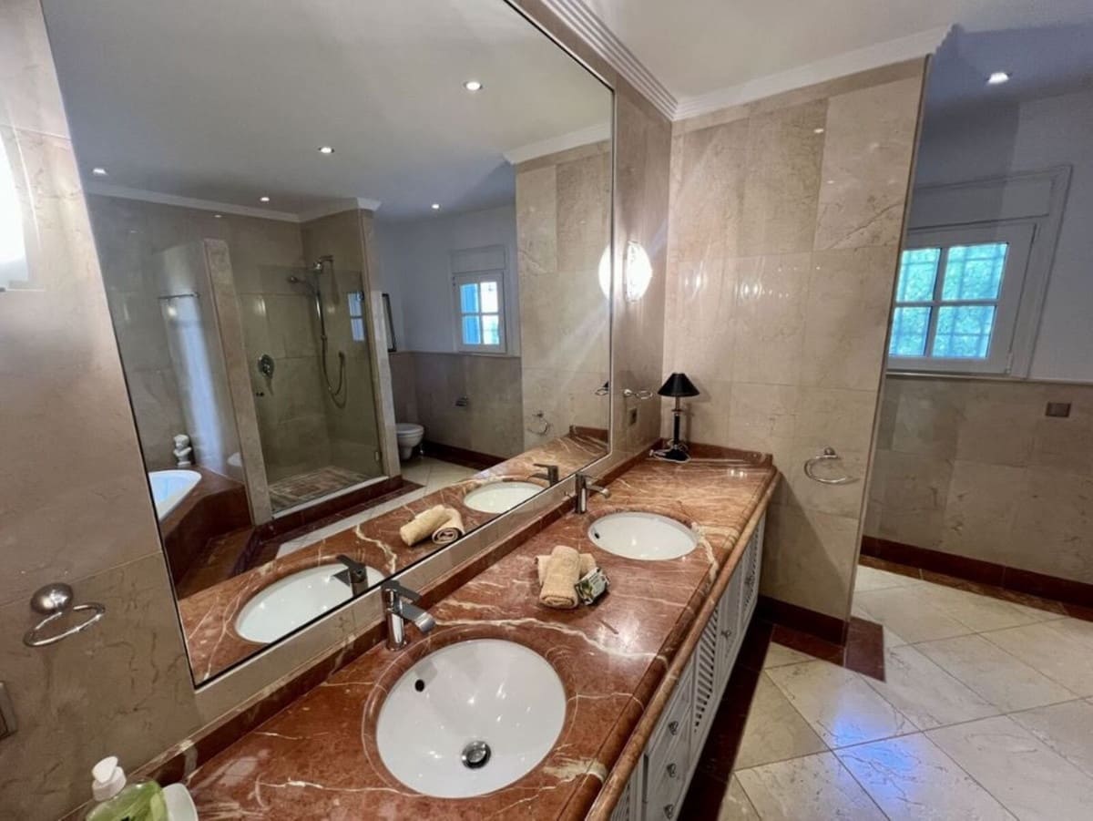 4 soverom Villa til salgs i Marbella med svømmebasseng garasje - € 1 990 000 (Ref: 9172345)