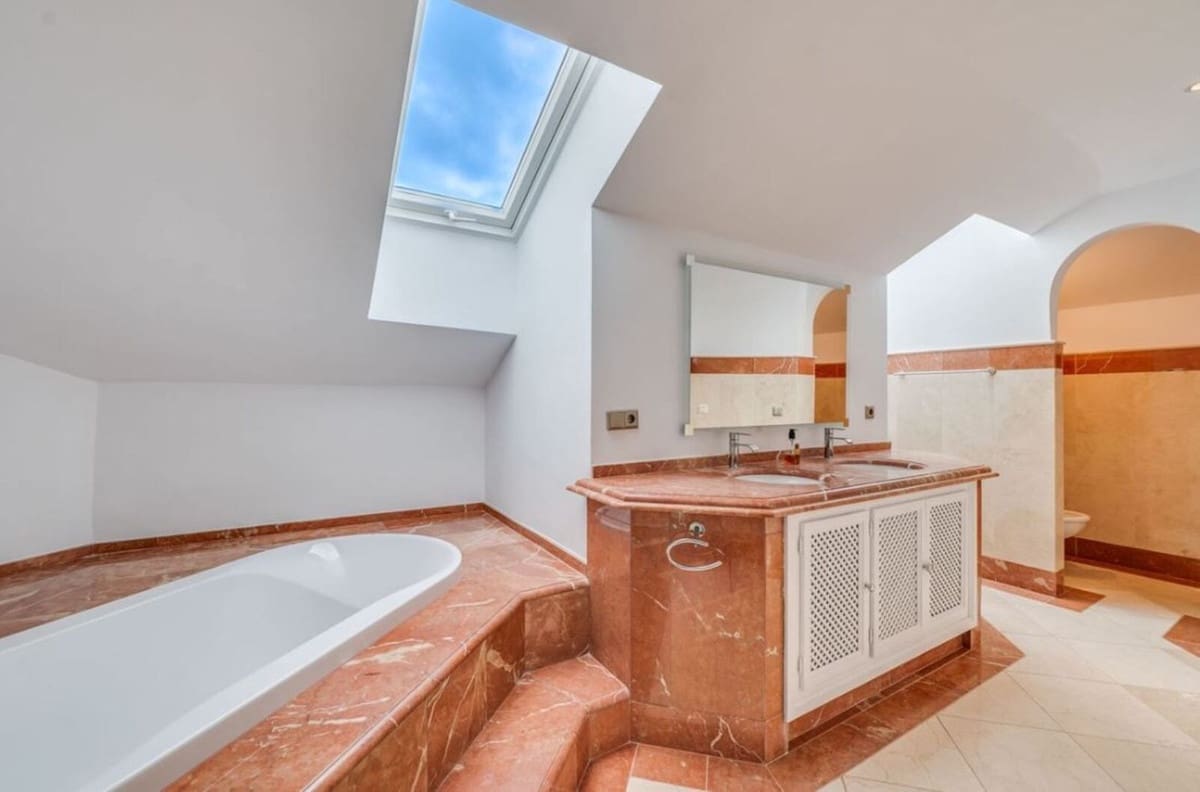 4 soverom Villa til salgs i Marbella med svømmebasseng garasje - € 1 990 000 (Ref: 9172345)