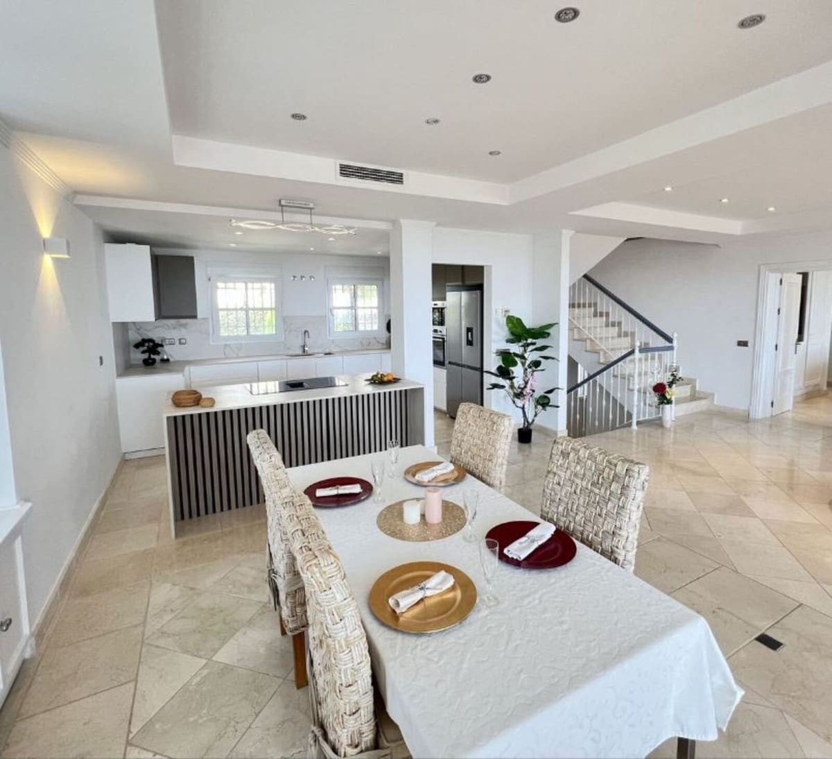 Chalet de 4 habitaciones en Marbella en venta con piscina garaje - 1.990.000 € (Ref: 9172345)
