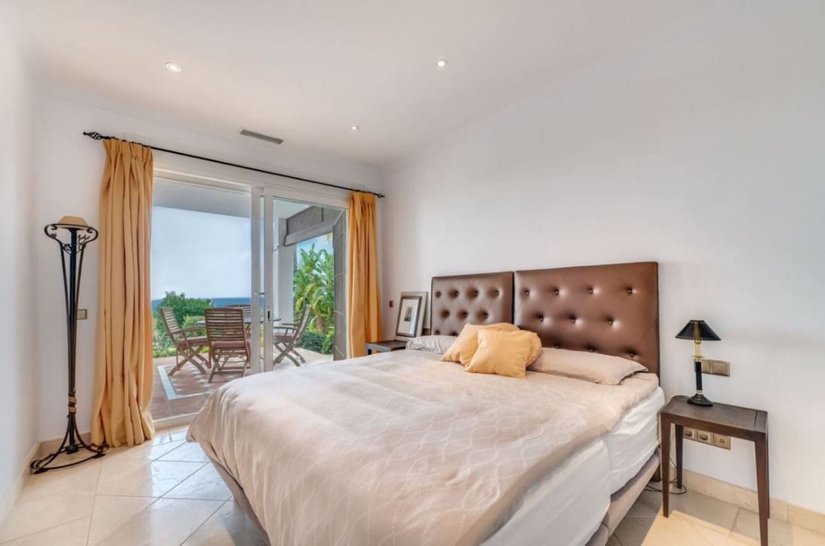 Chalet de 4 habitaciones en Marbella en venta con piscina garaje - 1.990.000 € (Ref: 9172345)