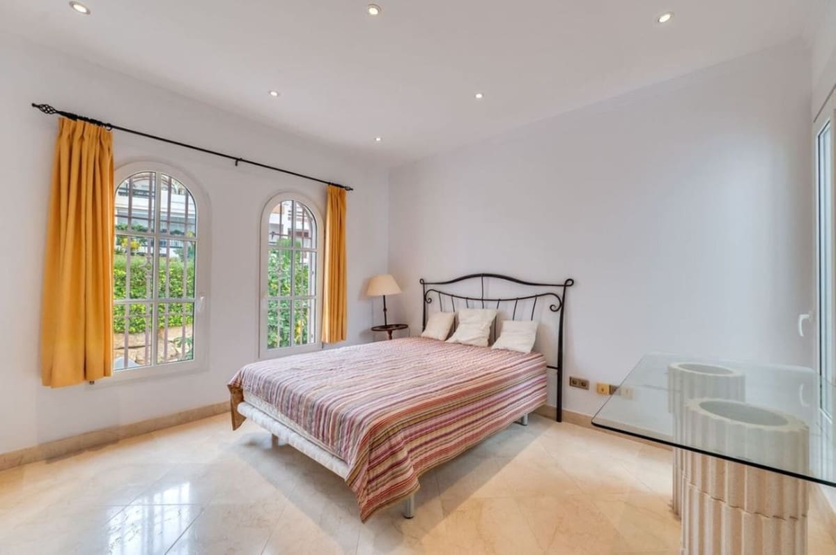 Chalet de 4 habitaciones en Marbella en venta con piscina garaje - 1.990.000 € (Ref: 9172345)