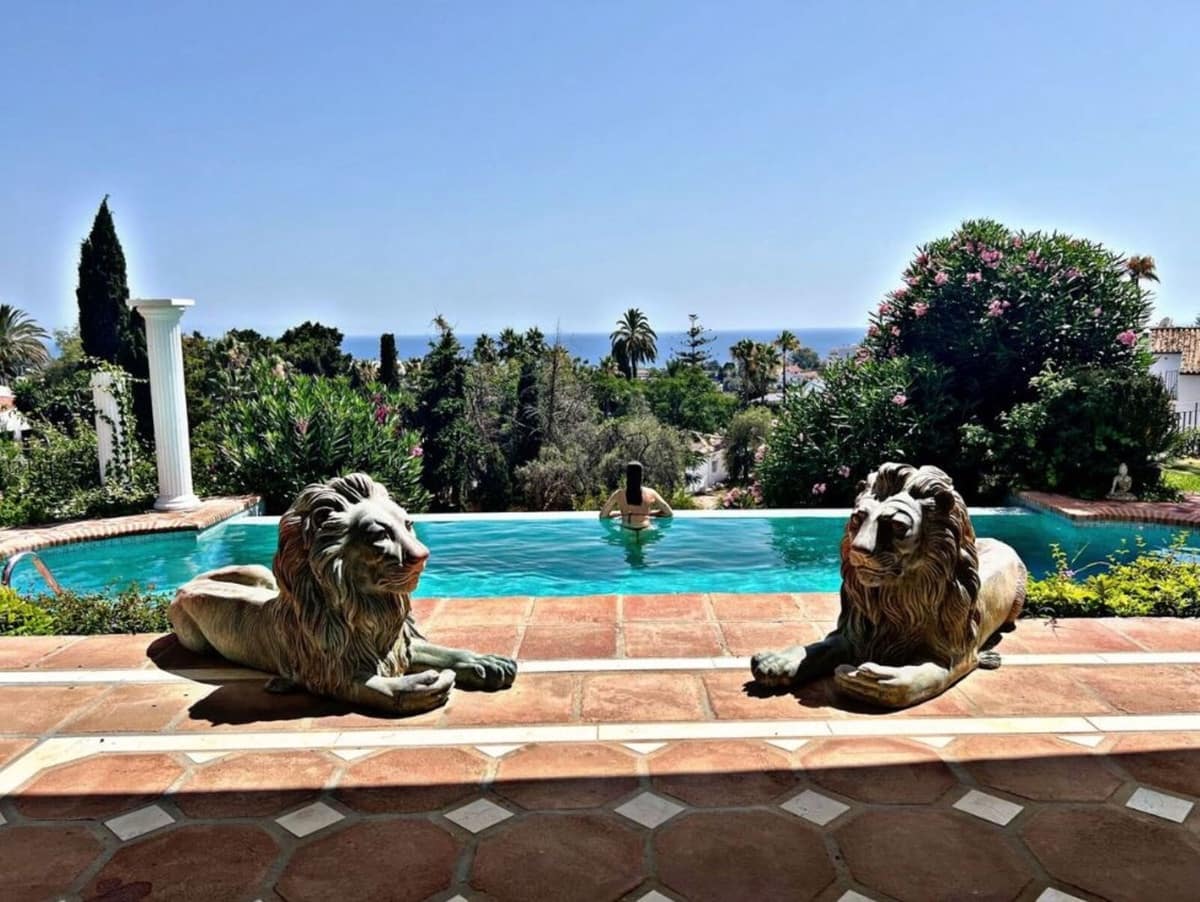 Chalet de 4 habitaciones en Marbella en venta con piscina garaje - 1.990.000 € (Ref: 9172345)