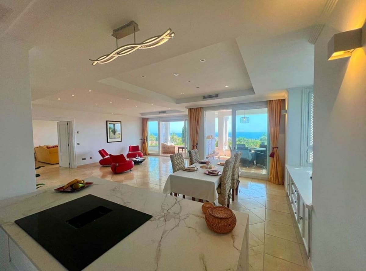 Chalet de 4 habitaciones en Marbella en venta con piscina garaje - 1.990.000 € (Ref: 9172345)