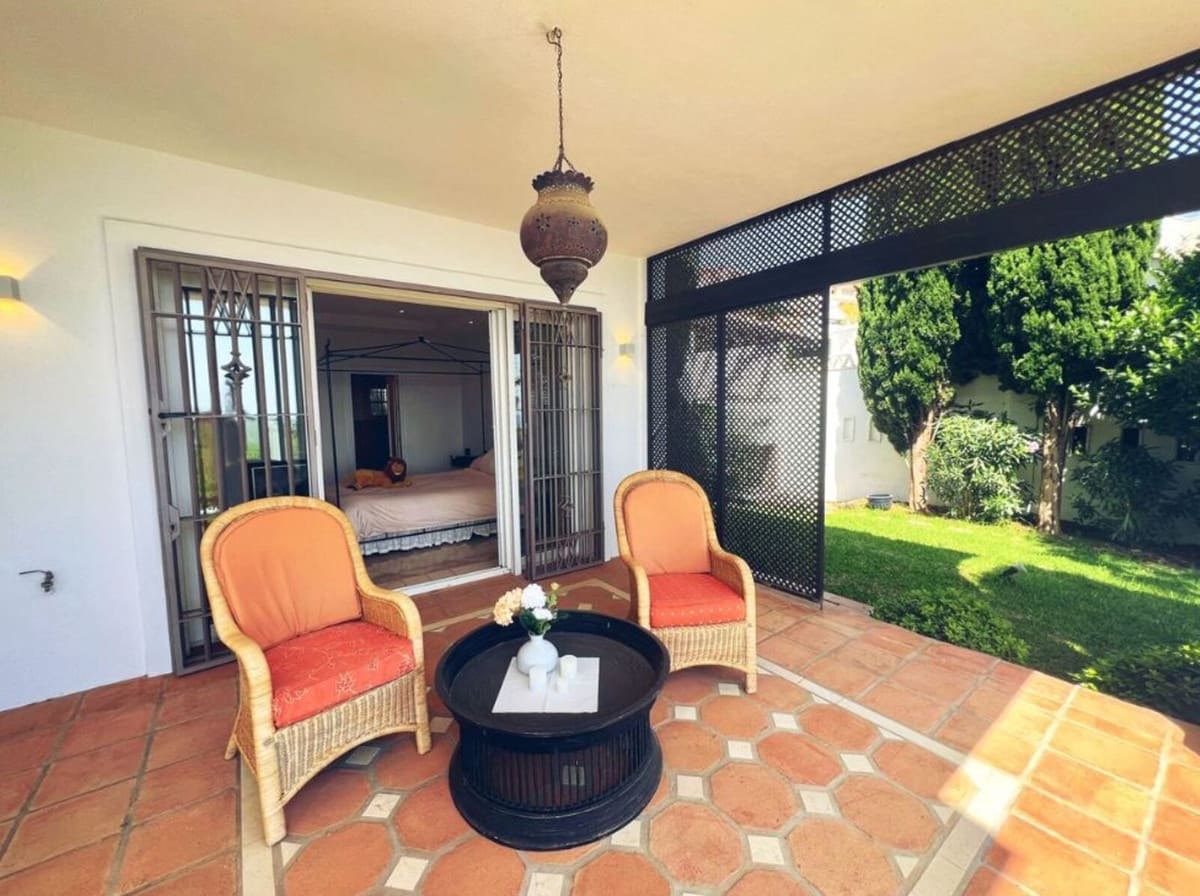 Chalet de 4 habitaciones en Marbella en venta con piscina garaje - 1.990.000 € (Ref: 9172345)