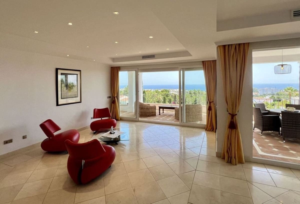 Chalet de 4 habitaciones en Marbella en venta con piscina garaje - 1.990.000 € (Ref: 9172345)