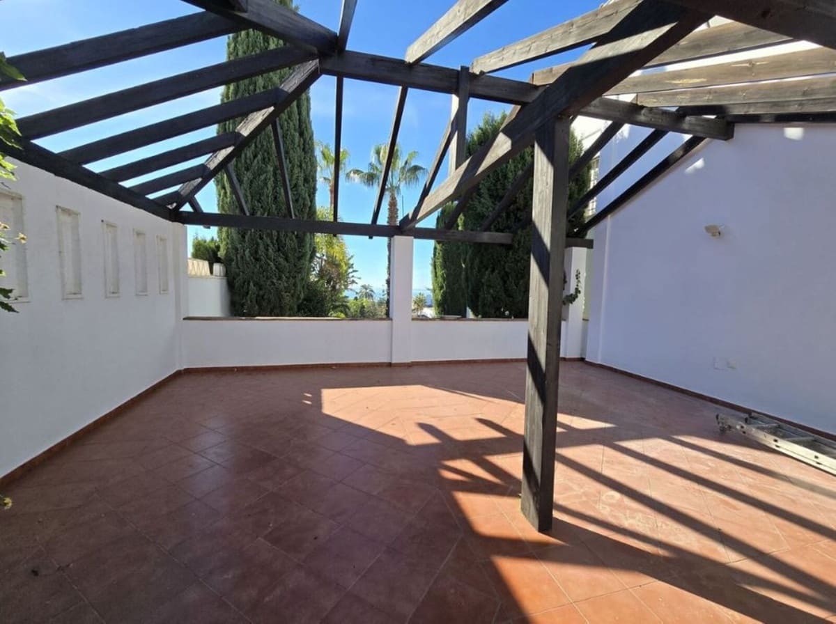 Chalet de 4 habitaciones en Marbella en venta con piscina garaje - 1.990.000 € (Ref: 9172345)