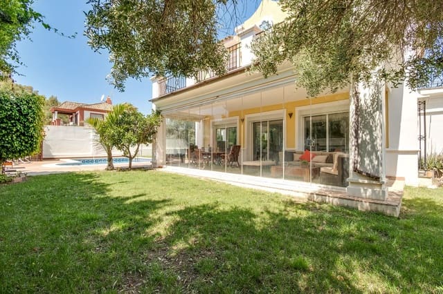 4 sypialnia Willa na sprzedaż w La Duquesa / Puerto de la Duquesa, Manilva z basenem garażem - 699 000 € (Ref: 9176088)