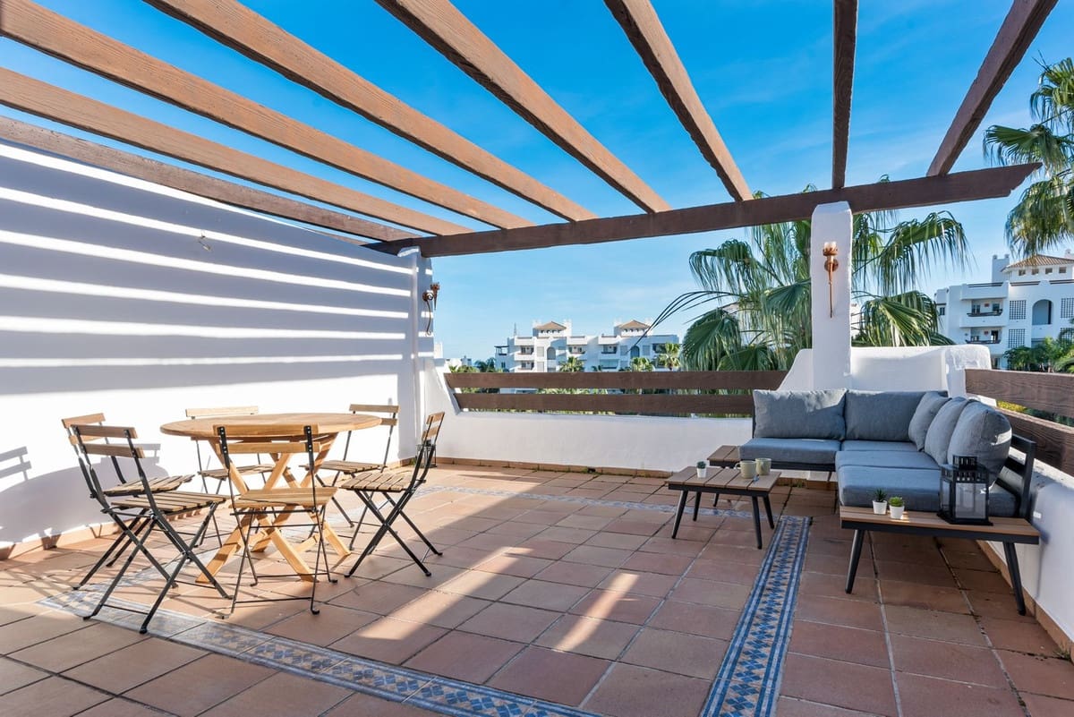 2 soveværelse Penthouse til salg i New Golden Mile med swimmingpool - € 355.000 (Ref: 9180433)