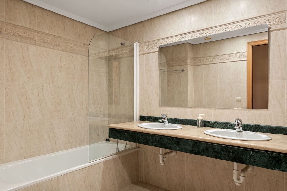 2 camera da letto Attico in vendita in New Golden Mile con piscina - 355.000 € (Rif: 9180433)