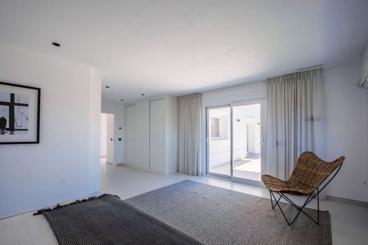 Chalet de 4 habitaciones en Marbella en venta con piscina garaje - 2.195.000 € (Ref: 9186035)