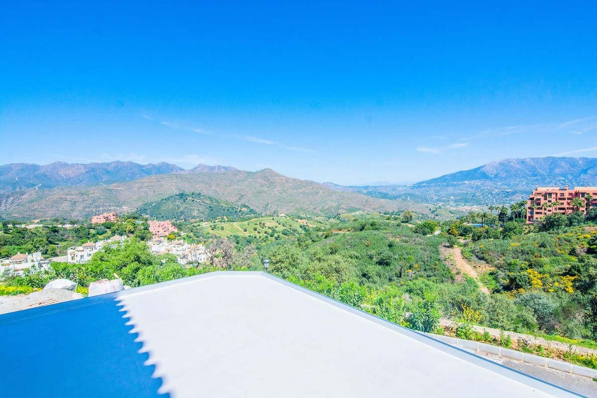 Chalet de 4 habitaciones en Marbella en venta con piscina garaje - 2.195.000 € (Ref: 9186035)